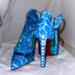 CHRISTIAN LOUBOUTIN DEBOUT CONDORAPIK 100 VINYL & PATENT PUMP LIN BLUE SPLASH